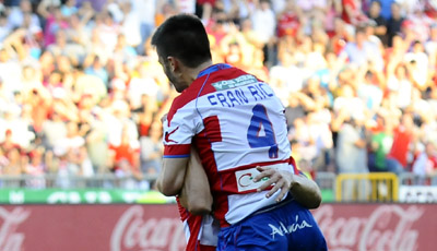 Fran Rico, que apunta a titular, celebrando el gol ante Osasuna (BALDOMERO)