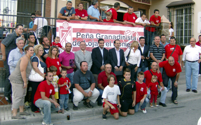 Directivos, autoridades y socios en la inauguración de la Peña Granadinista de Loja