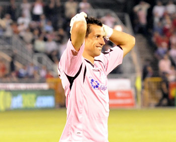 Roberto se lamenta de las ocasiones erradas (BALDOMERO)