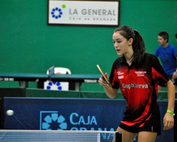 Ángela García, durante un encuentro con CajaGRANADA