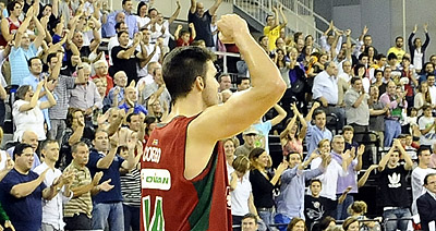 Coego celebra el sufrido triunfo frente al Cáceres (BALDOMERO)