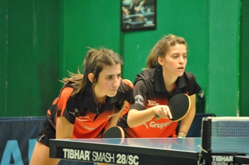 Laura y Fátima, durante el partido de dobles