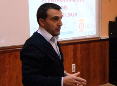 Bruno García, entrenador del Oxipharma FS, durante una ponencia