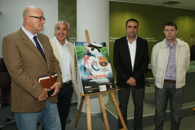 Momento de la presentación del partido entre Veteranos rojiblancos y blaugranas