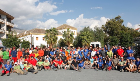 Los más de 150 participantes de la II Marcha Popular Alpujarra 2010