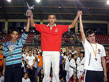 Rubén Barquier celebró su victoria en lo más alto del podium (GRJ)