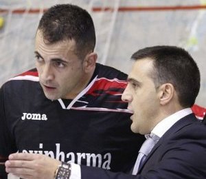 Bruno García dando instrucciones a Edu