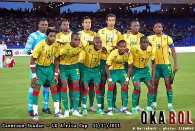 Nyom posa junto a sus nuevos compañeros de selección