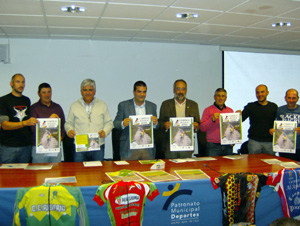 Autoridades y clubes durante el acto de presentación