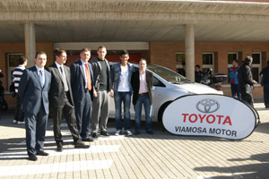 Yedba y Jara junto a uno de los nuevos vehículos (VELASCO)