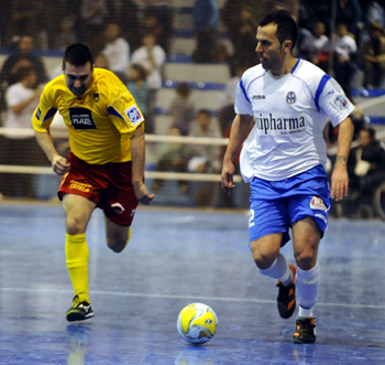 Juan Puertas conduciendo el esférico