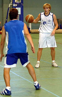 Dos jugadores en acción en el torneo