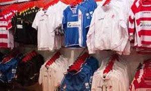 Los aficionados podrán adquirir las nuevas equipaciones (LAOPINIONDEGRANADA.ES)