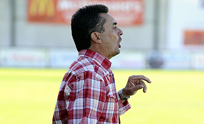 Gómez dando instrucciones durante un choque (BALDO)