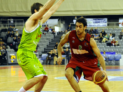 Roberto Guerra en el partido frente al Huesca (BALDOMERO)
