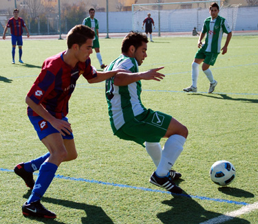 El Atarfe es el único que aguanta el ritmo del Granada B (B. MORALES)
