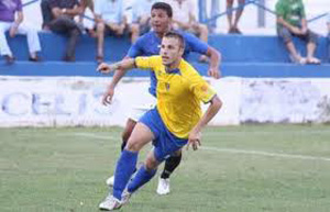 Mario Cases puede cambiar en breve el amarillo de su camiseta por el del Cádiz