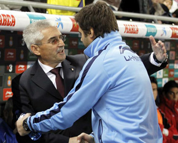 Fabri González abraza a Pochettino (LAOPINIONDEGRANADA.ES)