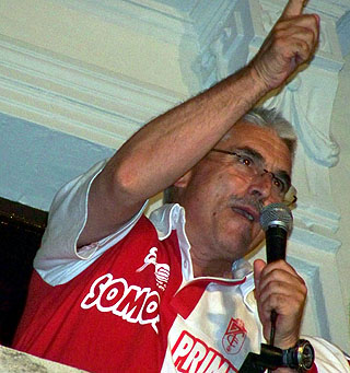 Fabri, en el balcón del Ayuntamiento, celebrando el ascenso 