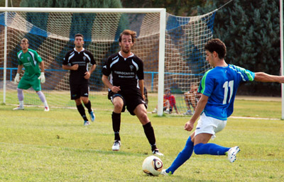 La UD Maracena afronta partido ante un rival directo (BENJAMÍN MORALES)