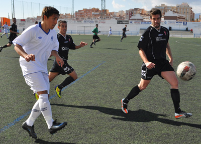 Toni y Luis Torres persiguen a un rival (UBRIC)