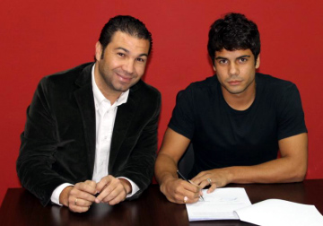 Henrique firma su contrato junto a Juan Carlos Cordero