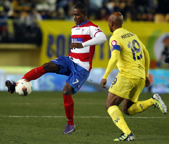 Ighalo en una acción ante el Villarreal (LAOPINIONDEGRANADA.ES)