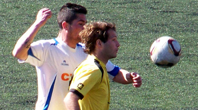 Nacho presionado por el lojeño Alvaro Santos (CASTILLO)
