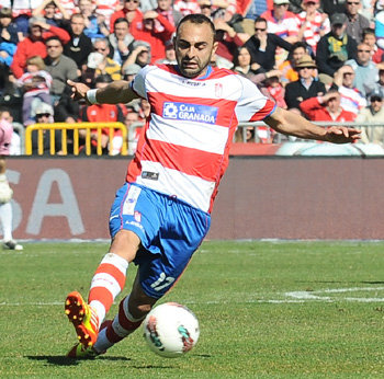 Carlos Martins durante el partido ante la Real Sociedad. (BALDOMERO)