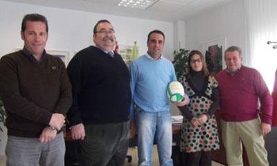 Francisco Rodríguez junto a los representantes del rugby granadino