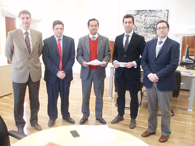 Antonio Granados, con responsables de GEGSA y Daplast.