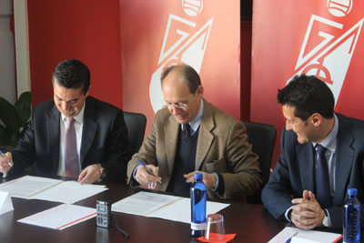 Firma del acuerdo entre las dos partes