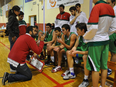 Ramón Díaz dando instrucciones