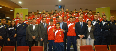 Sebastián Pérez junto a los integrantes de la Selección granadina