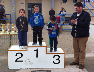 José Ignacio Garrido entregando las medallas a los participantes