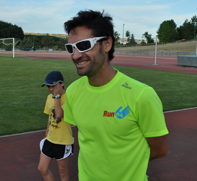 Paquillo Fernández en la pista de atletismo