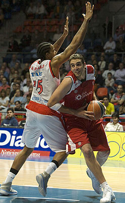 Gutiérrez en el duelo ante el Tau (ACBMEDIA)