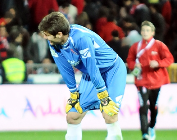 Julio César durante el encuentro ante el Valencia (BALDOMERO)