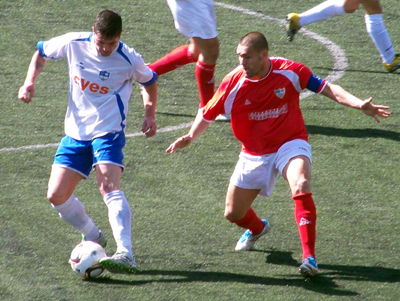Álvaro Santos ante el capitán Cuesta