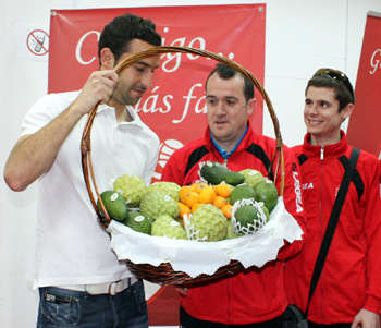 Iñigo López recoge la cesta de la Peña Mississippi (GRJ)