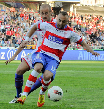 Martins encimado por el granadino Álex Gálvez (BALDOMERO)