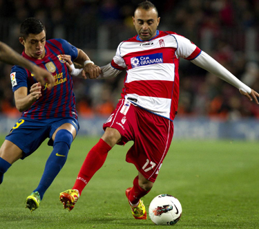 Martins encimado por Alexis Sánchez (LAOPINIONDEGRANADA.ES)