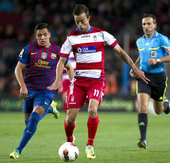 Benítez realizó una gran labor ante el Barça (LAOPINIONDEGRANADA.ES)