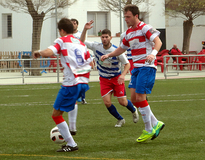 El Granada B, pese al empate, conserva un holgado liderato (VELASCO)