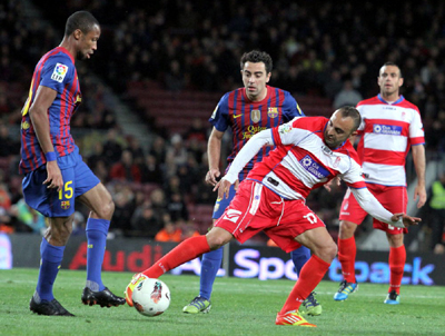 A pesar de la derrota en el Camp Nou el Granada mantiene su ventaja 
