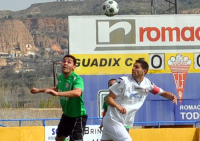 El Guadix CF se tiene que conformar con el empate en casa