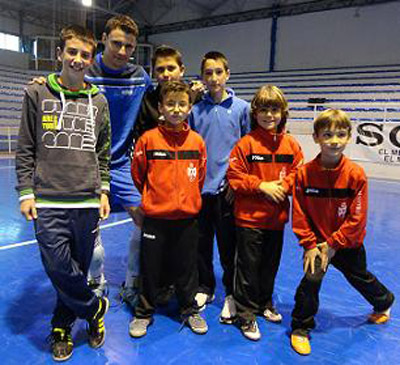 Los alumnos disfrutaron con los jugadores del Oxipharma