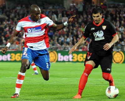 Nyom, durante el partido de ayer ante el Sevilla. (BALDOMERO)