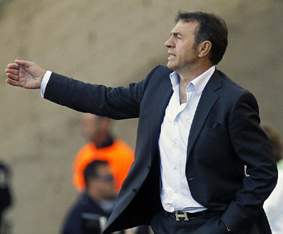 Abel Resino da instrucciones durante el partido. (LAOPINIONDEGRANADA.ES)