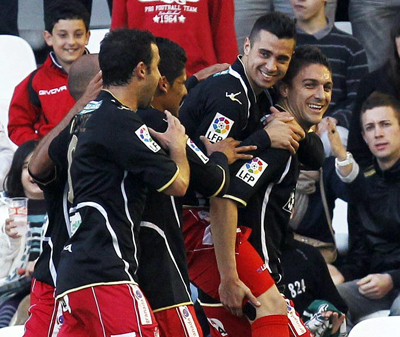 Siqueira celebrando el tanto en El Sardinero (LAOPINIONDEGRANADA.ES)